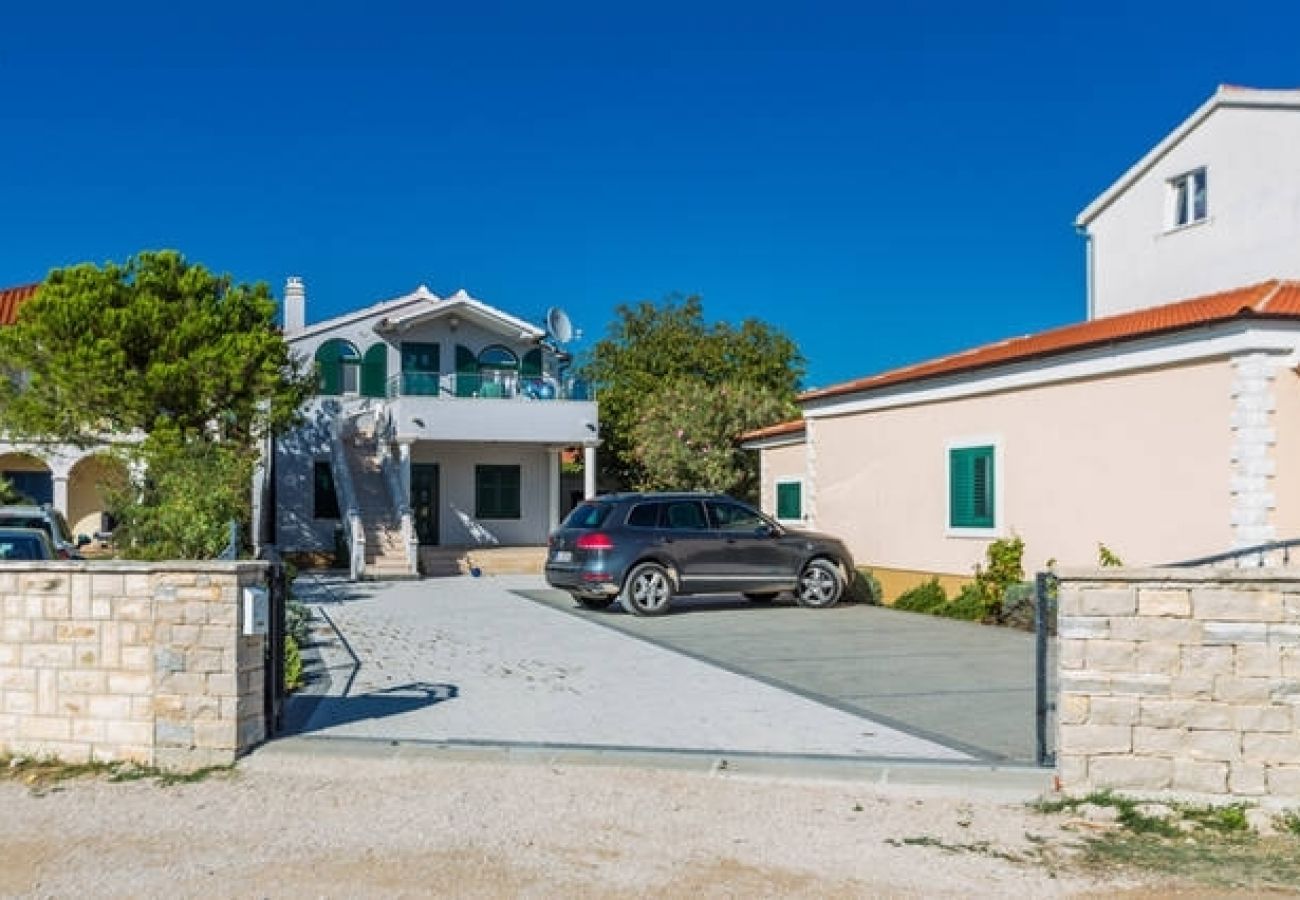 Ferienwohnung in Pirovac - Ferienwohnung in Pirovac mit Meerblick, Terrasse, Klimaanlage, W-LAN (4925-1)