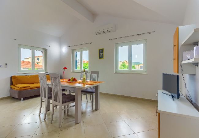 Ferienwohnung in Pirovac - Ferienwohnung in Pirovac mit Terrasse, Klimaanlage, W-LAN (4925-4) Ferienwohnung in Pirovac - Ferienwohnung in Pirovac mit Terrasse, Klimaanlage, W-LAN (4925-4)