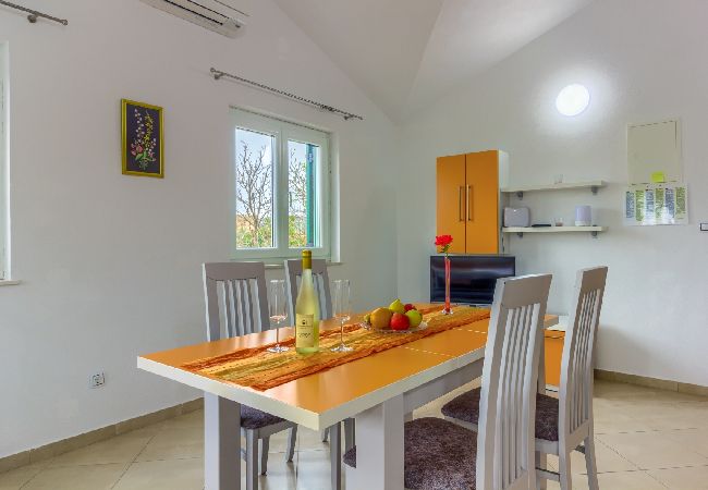 Ferienwohnung in Pirovac - Ferienwohnung in Pirovac mit Terrasse, Klimaanlage, W-LAN (4925-4) Ferienwohnung in Pirovac - Ferienwohnung in Pirovac mit Terrasse, Klimaanlage, W-LAN (4925-4)