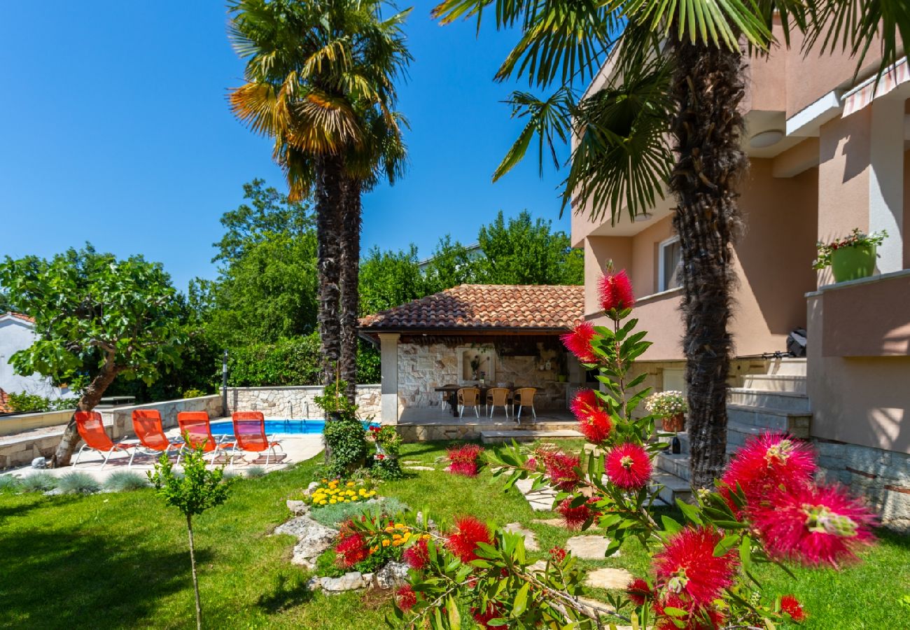 Ferienwohnung in Njivice - Ferienwohnung in Njivice mit Meerblick, Balkon, Klimaanlage, W-LAN (4930-1)