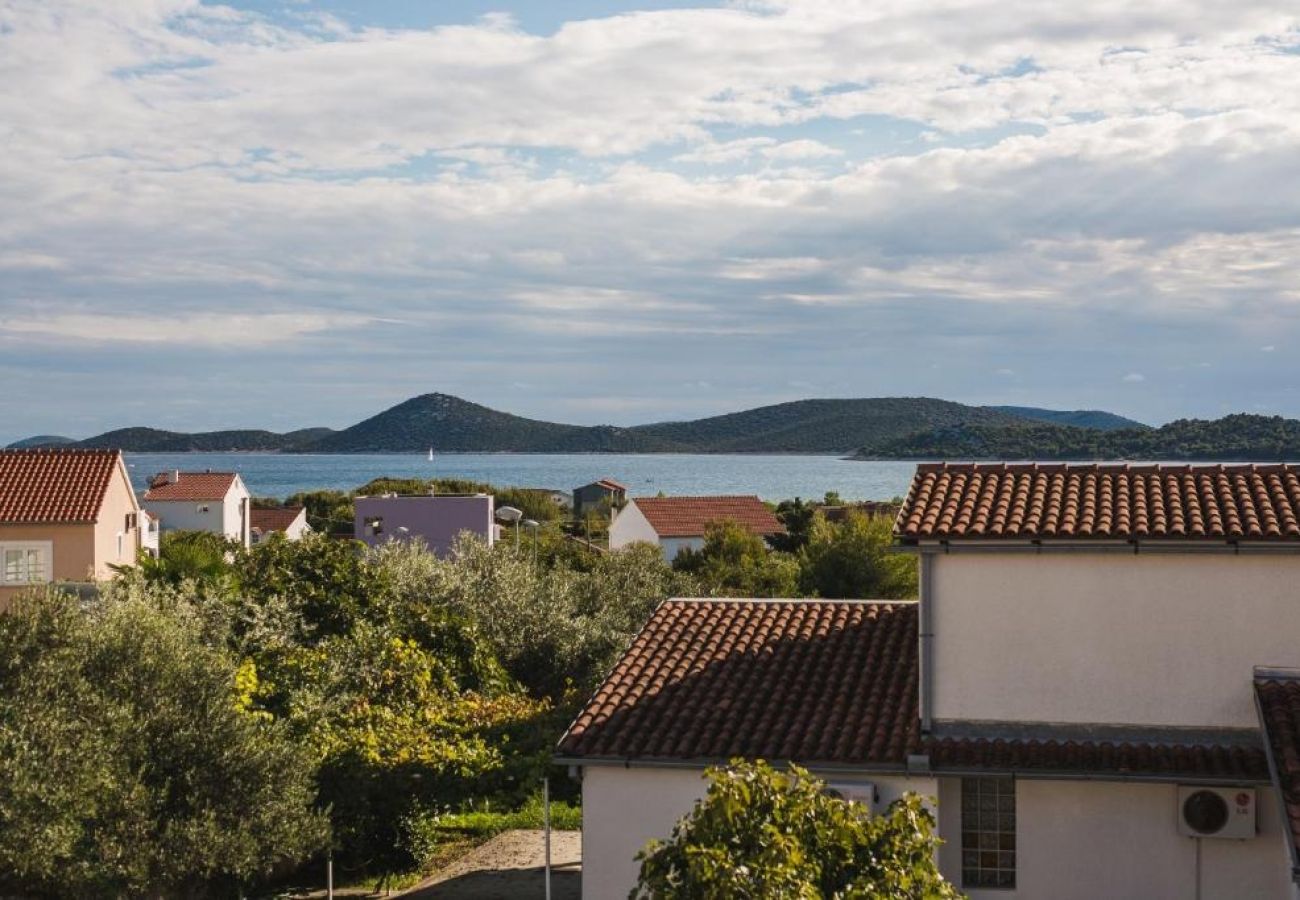 Ferienwohnung in Vodice - Ferienwohnung in Vodice mit Terrasse, Klimaanlage, W-LAN, Spülmaschine (4932-4)