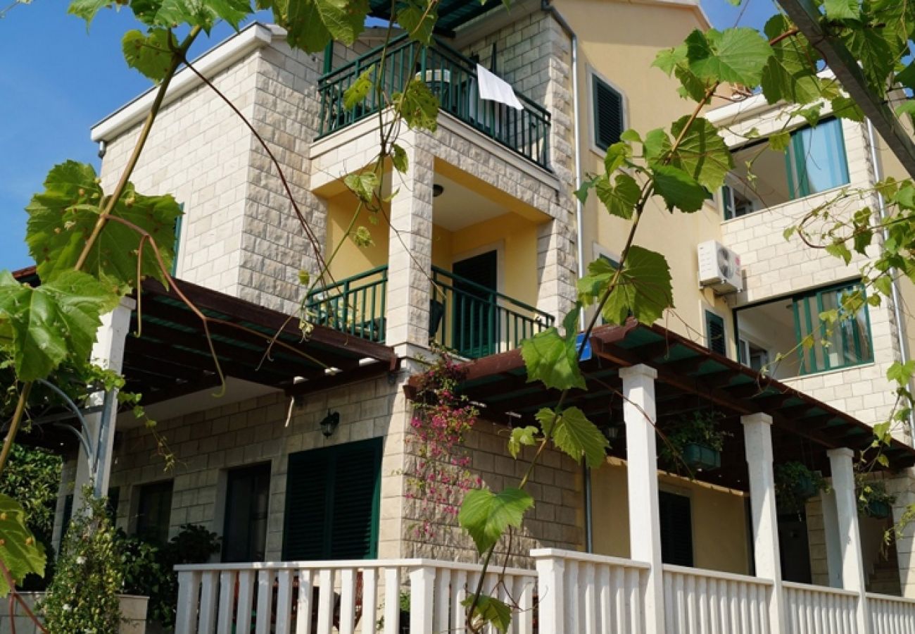 Ferienwohnung in Orebic - Ferienwohnung in Orebić mit Balkon, Klimaanlage, W-LAN, Spülmaschine (4934-6)