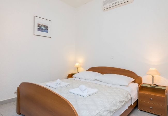 Studio in Orebic - Studioapartment in Orebić mit Terrasse, Klimaanlage, W-LAN (4934-1) Studio in Orebic - Studioapartment in Orebić mit Terrasse, Klimaanlage, W-LAN (4934-1)