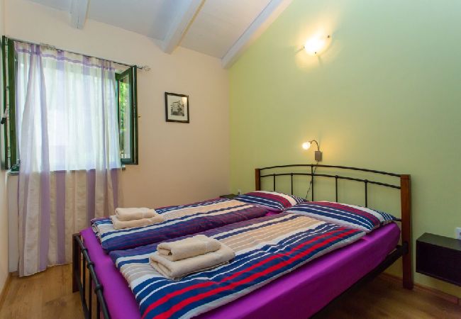 Ferienhaus in Porec - Ferienhaus in Poreč mit Balkon, Klimaanlage, W-LAN, Waschmaschine (4928-2) Ferienhaus in Porec - Ferienhaus in Poreč mit Balkon, Klimaanlage, W-LAN, Waschmaschine (4928-2)