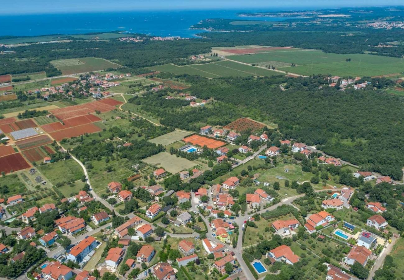 Ferienhaus in Porec - Ferienhaus in Poreč mit Balkon, Klimaanlage, W-LAN, Waschmaschine (4928-2)