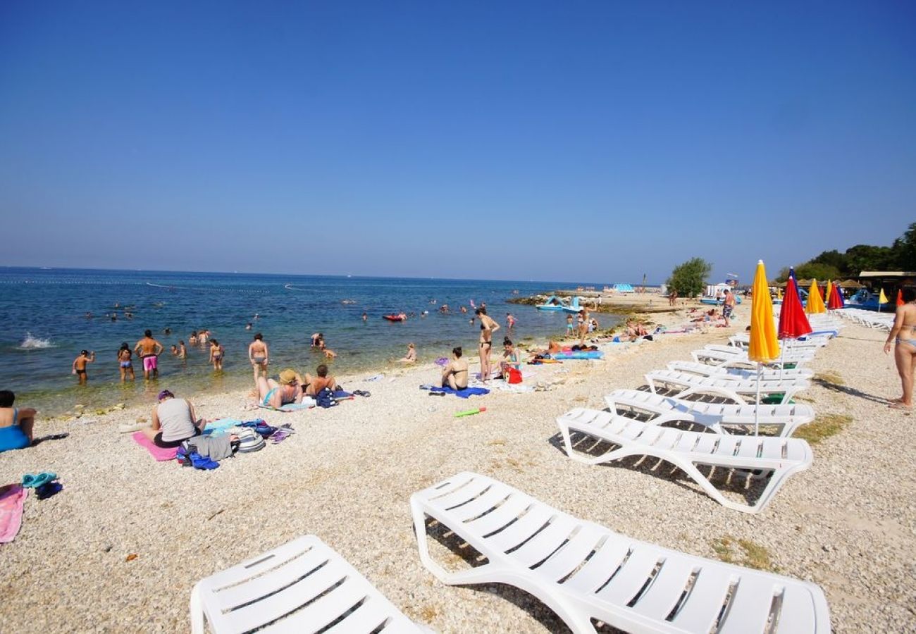 Ferienhaus in Porec - Ferienhaus in Poreč mit Balkon, Klimaanlage, W-LAN, Waschmaschine (4928-2)