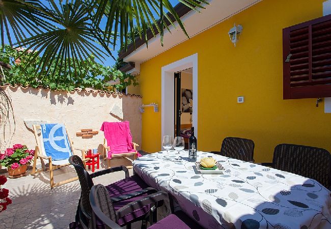 Ferienhaus in Porec - Ferienhaus in Poreč mit Terrasse, Klimaanlage, W-LAN, Waschmaschine (4928-11) Ferienhaus in Porec - Ferienhaus in Poreč mit Terrasse, Klimaanlage, W-LAN, Waschmaschine (4928-11)