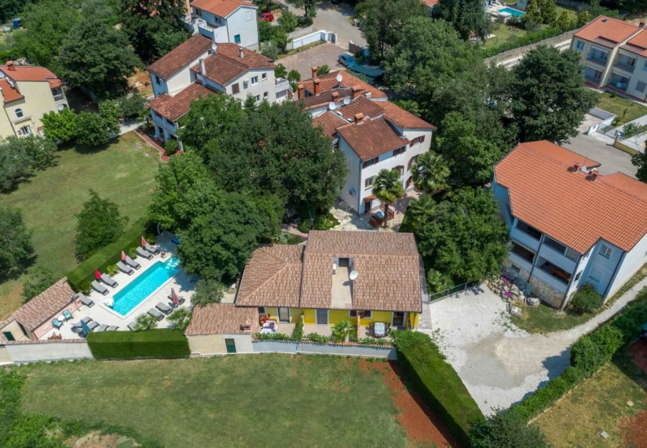 Ferienhaus in Porec - Ferienhaus in Poreč mit Terrasse, Klimaanlage, W-LAN, Waschmaschine (4928-11)