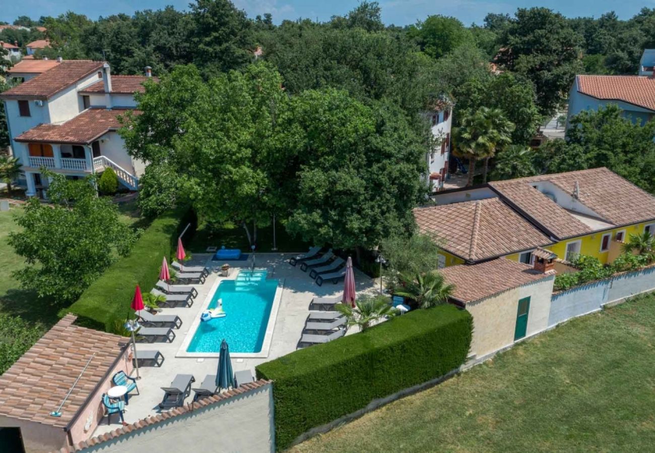 Ferienhaus in Porec - Ferienhaus in Poreč mit Terrasse, Klimaanlage, W-LAN, Waschmaschine (4928-11)