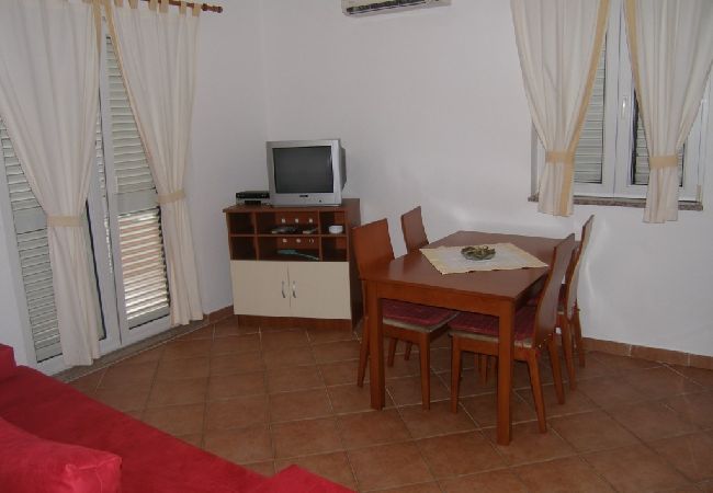 Ferienwohnung in Sukošan - Ferienwohnung in Sukošan mit Balkon, Klimaanlage, W-LAN (4941-1) Ferienwohnung in Sukošan - Ferienwohnung in Sukošan mit Balkon, Klimaanlage, W-LAN (4941-1)