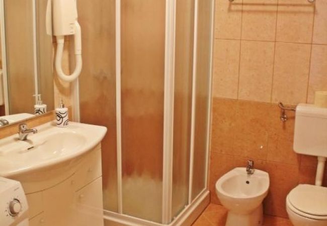 Ferienwohnung in Zambratija - Ferienwohnung in Zambratija mit Meerblick, Balkon, Klimaanlage, W-LAN (4961-3) Ferienwohnung in Zambratija - Ferienwohnung in Zambratija mit Meerblick, Balkon, Klimaanlage, W-LAN (4961-3)