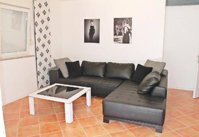 Ferienwohnung in Zambratija - Ferienwohnung in Zambratija mit Meerblick, Balkon, Klimaanlage, W-LAN (4961-2) Ferienwohnung in Zambratija - Ferienwohnung in Zambratija mit Meerblick, Balkon, Klimaanlage, W-LAN (4961-2)