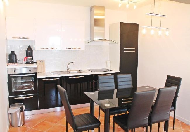 Ferienwohnung in Zambratija - Ferienwohnung in Zambratija mit Meerblick, Balkon, Klimaanlage, W-LAN (4961-2) Ferienwohnung in Zambratija - Ferienwohnung in Zambratija mit Meerblick, Balkon, Klimaanlage, W-LAN (4961-2)