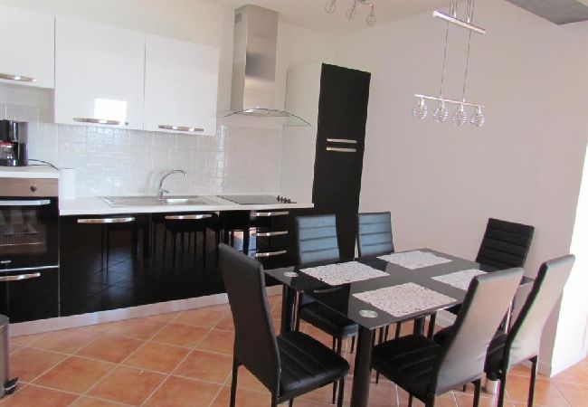 Ferienwohnung in Zambratija - Ferienwohnung in Zambratija mit Meerblick, Balkon, Klimaanlage, W-LAN (4961-2) Ferienwohnung in Zambratija - Ferienwohnung in Zambratija mit Meerblick, Balkon, Klimaanlage, W-LAN (4961-2)