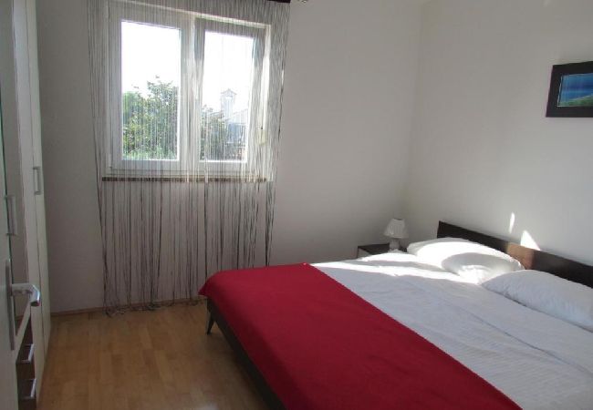 Ferienwohnung in Zambratija - Ferienwohnung in Zambratija mit Meerblick, Balkon, Klimaanlage, W-LAN (4961-2) Ferienwohnung in Zambratija - Ferienwohnung in Zambratija mit Meerblick, Balkon, Klimaanlage, W-LAN (4961-2)