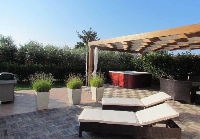 Ferienwohnung in Zambratija - Ferienwohnung in Zambratija mit Meerblick, Terrasse, Klimaanlage, W-LAN (4961-1) Ferienwohnung in Zambratija - Ferienwohnung in Zambratija mit Meerblick, Terrasse, Klimaanlage, W-LAN (4961-1)