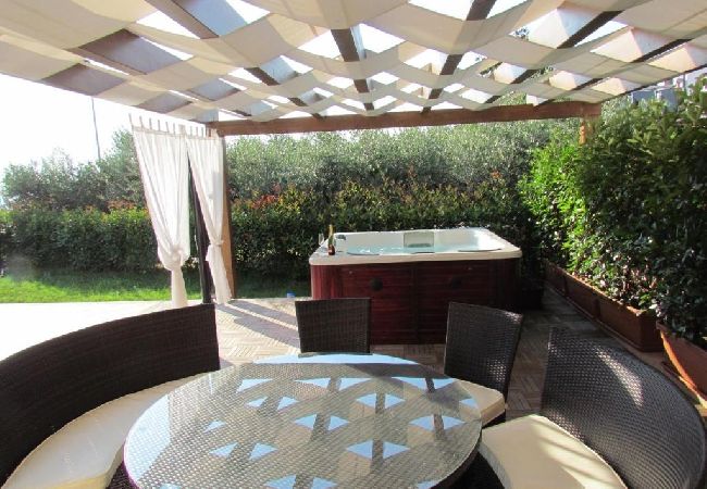 Ferienwohnung in Zambratija - Ferienwohnung in Zambratija mit Meerblick, Terrasse, Klimaanlage, W-LAN (4961-1) Ferienwohnung in Zambratija - Ferienwohnung in Zambratija mit Meerblick, Terrasse, Klimaanlage, W-LAN (4961-1)