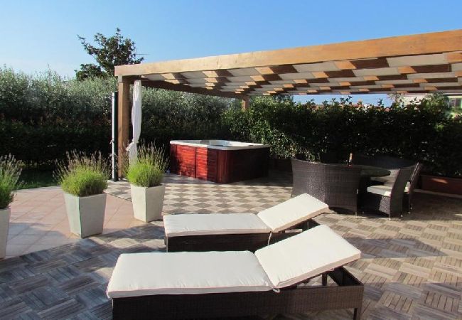 Ferienwohnung in Zambratija - Ferienwohnung in Zambratija mit Meerblick, Terrasse, Klimaanlage, W-LAN (4961-1) Ferienwohnung in Zambratija - Ferienwohnung in Zambratija mit Meerblick, Terrasse, Klimaanlage, W-LAN (4961-1)