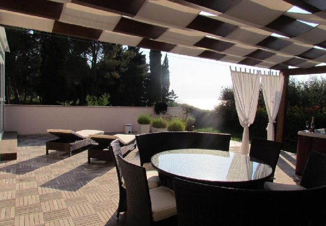 Ferienwohnung in Zambratija - Ferienwohnung in Zambratija mit Meerblick, Terrasse, Klimaanlage, W-LAN (4961-1) Ferienwohnung in Zambratija - Ferienwohnung in Zambratija mit Meerblick, Terrasse, Klimaanlage, W-LAN (4961-1)