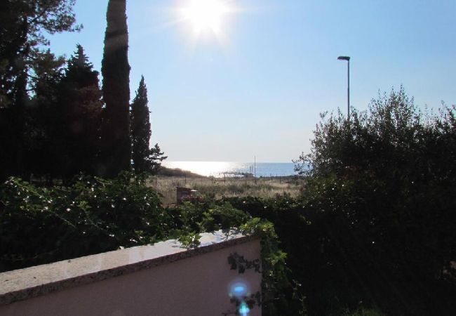 Ferienwohnung in Zambratija - Ferienwohnung in Zambratija mit Meerblick, Terrasse, Klimaanlage, W-LAN (4961-1) Ferienwohnung in Zambratija - Ferienwohnung in Zambratija mit Meerblick, Terrasse, Klimaanlage, W-LAN (4961-1)