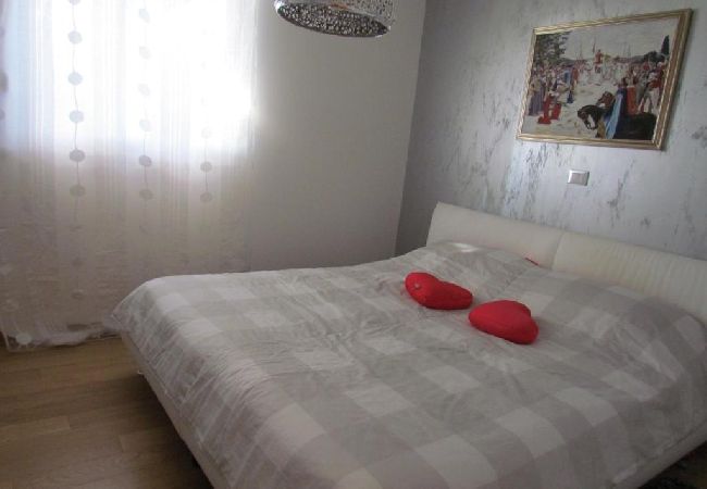 Ferienwohnung in Zambratija - Ferienwohnung in Zambratija mit Meerblick, Terrasse, Klimaanlage, W-LAN (4961-1) Ferienwohnung in Zambratija - Ferienwohnung in Zambratija mit Meerblick, Terrasse, Klimaanlage, W-LAN (4961-1)