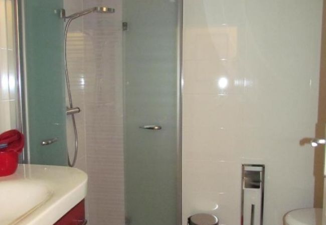 Ferienwohnung in Zambratija - Ferienwohnung in Zambratija mit Meerblick, Terrasse, Klimaanlage, W-LAN (4961-1) Ferienwohnung in Zambratija - Ferienwohnung in Zambratija mit Meerblick, Terrasse, Klimaanlage, W-LAN (4961-1)