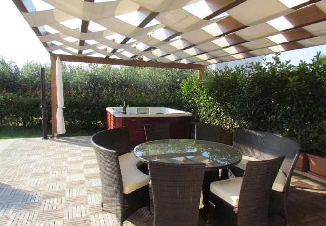 Ferienwohnung in Zambratija - Ferienwohnung in Zambratija mit Meerblick, Terrasse, Klimaanlage, W-LAN (4961-1) Ferienwohnung in Zambratija - Ferienwohnung in Zambratija mit Meerblick, Terrasse, Klimaanlage, W-LAN (4961-1)