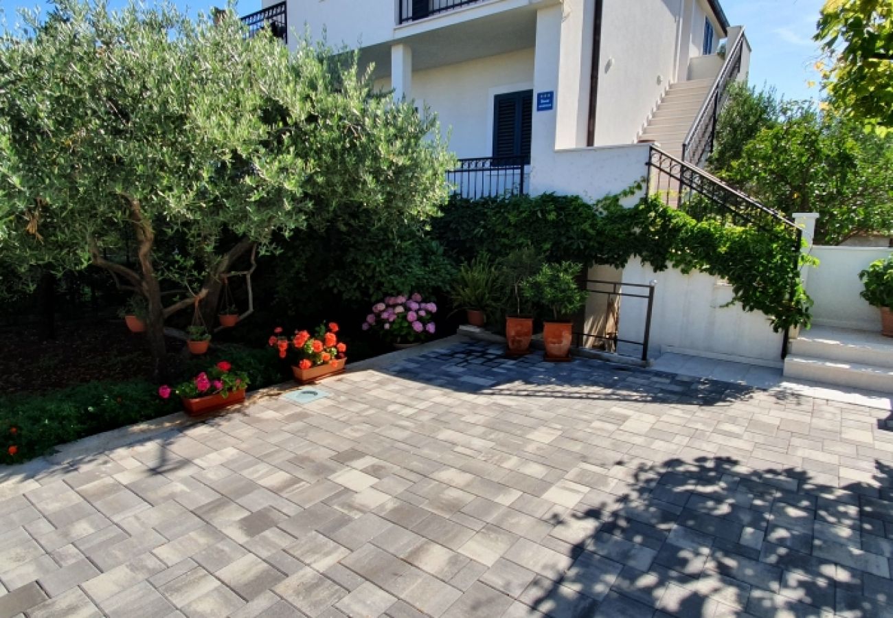 Ferienwohnung in Supetar - Ferienwohnung in Supetar mit Meerblick, Balkon, Klimaanlage, W-LAN (4998-1)