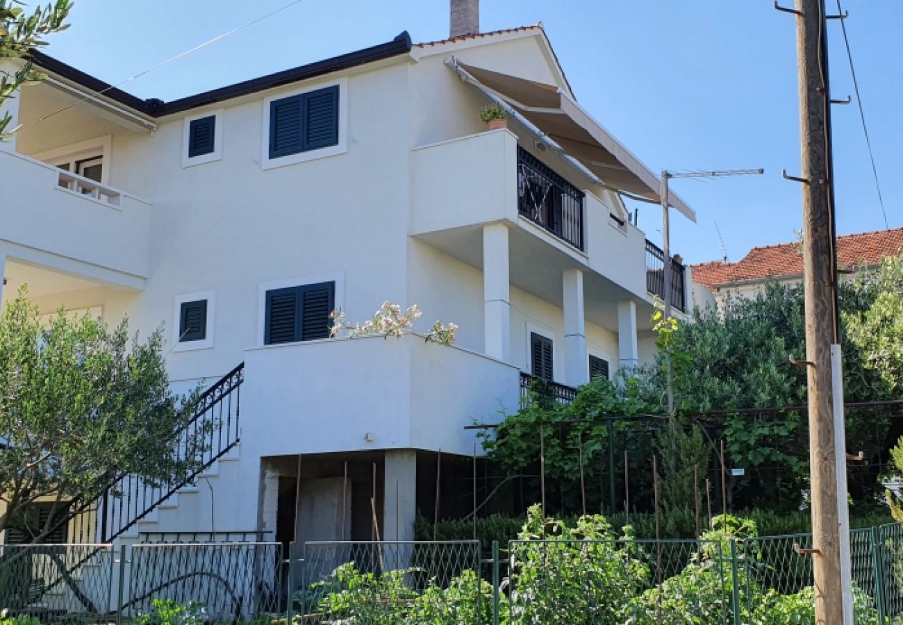 Ferienwohnung in Supetar - Ferienwohnung in Supetar mit Meerblick, Balkon, Klimaanlage, W-LAN (4998-1)