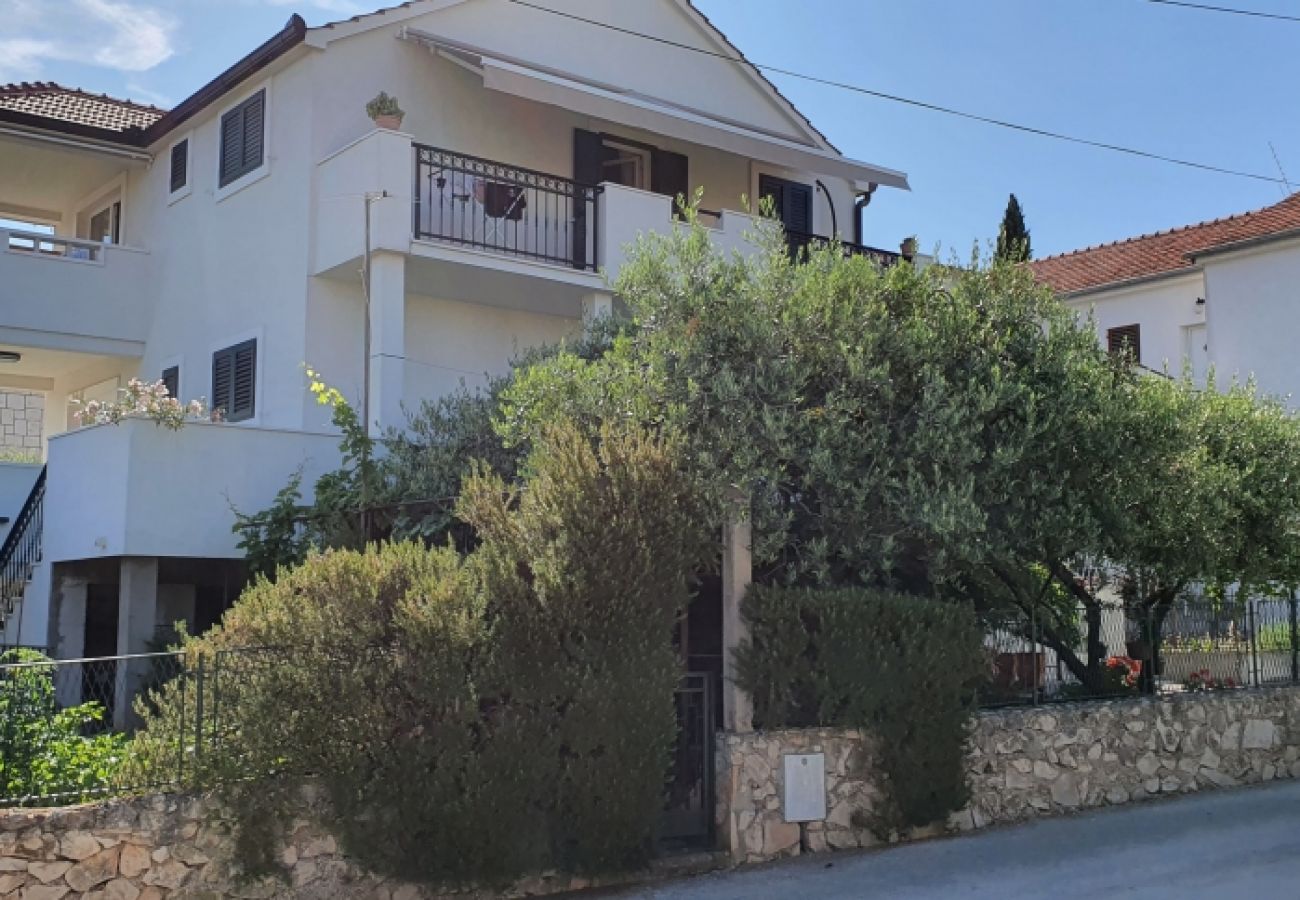 Ferienwohnung in Supetar - Ferienwohnung in Supetar mit Meerblick, Balkon, Klimaanlage, W-LAN (4998-1)