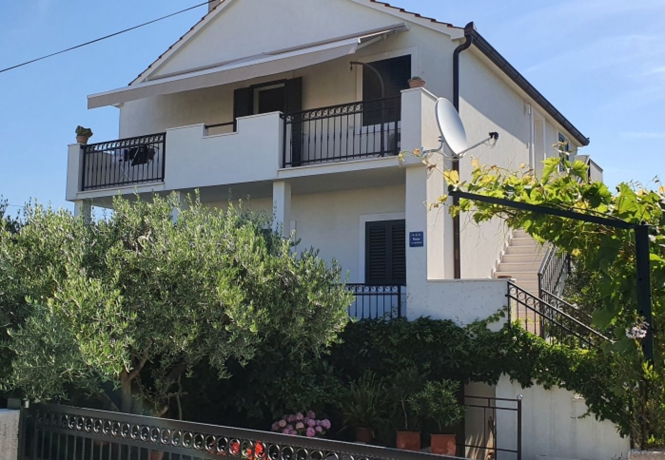 Ferienwohnung in Supetar - Ferienwohnung in Supetar mit Meerblick, Balkon, Klimaanlage, W-LAN (4998-1)