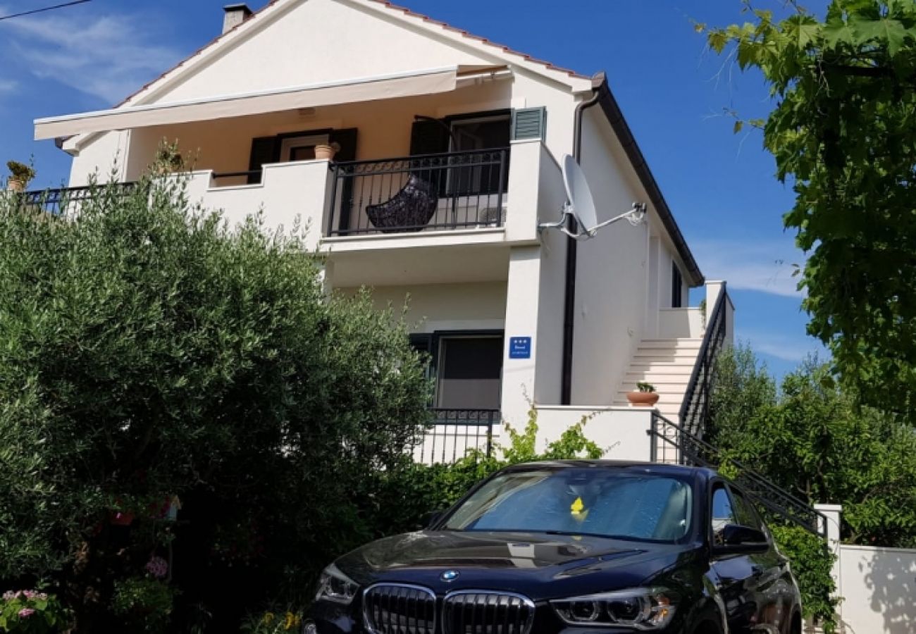 Ferienwohnung in Supetar - Ferienwohnung in Supetar mit Meerblick, Balkon, Klimaanlage, W-LAN (4998-1)