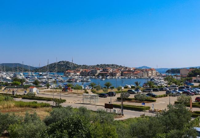 Ferienwohnung in Tribunj - Ferienwohnung in Tribunj mit Meerblick, Balkon, Klimaanlage, W-LAN (4953-3) Ferienwohnung in Tribunj - Ferienwohnung in Tribunj mit Meerblick, Balkon, Klimaanlage, W-LAN (4953-3)