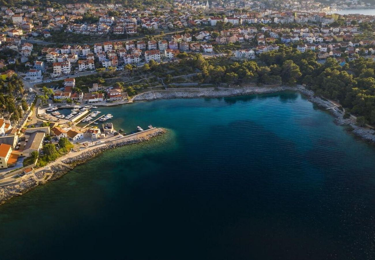 Ferienwohnung in Mali Lošinj - Ferienwohnung in Mali Lošinj mit Meerblick, Terrasse, Klimaanlage, W-LAN (4927-1)