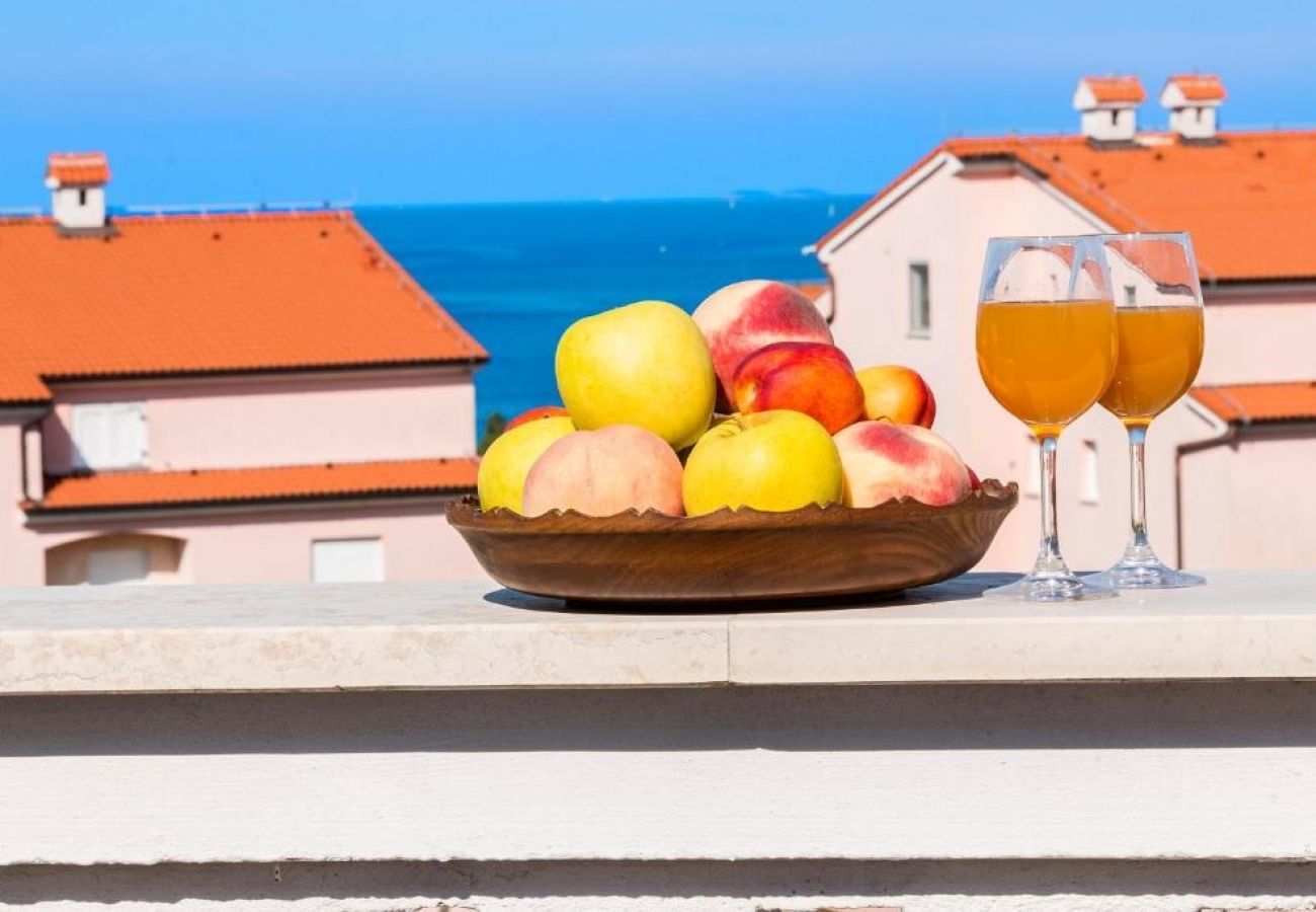 Ferienwohnung in Štinjan - Ferienwohnung in Štinjan mit Meerblick, Terrasse, Klimaanlage, W-LAN (5018-1)