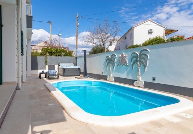 Ferienwohnung in Supetar - Ferienwohnung in Supetar mit Terrasse, Klimaanlage, W-LAN (3553-4) Ferienwohnung in Supetar - Ferienwohnung in Supetar mit Terrasse, Klimaanlage, W-LAN (3553-4)