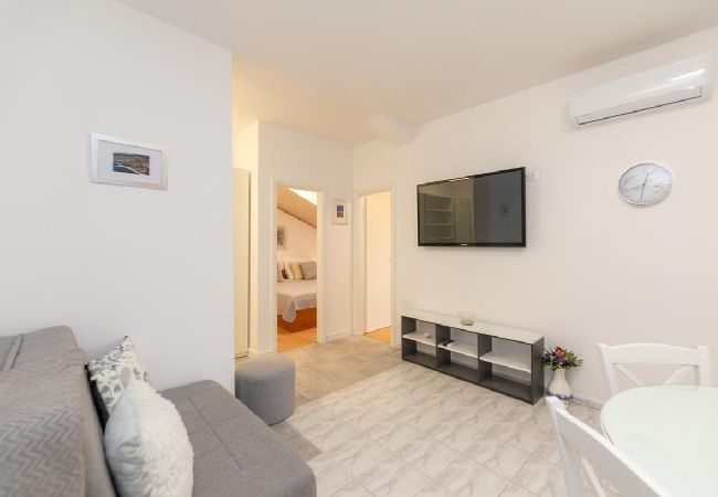 Ferienwohnung in Supetar - Ferienwohnung in Supetar mit Terrasse, Klimaanlage, W-LAN (3553-4) Ferienwohnung in Supetar - Ferienwohnung in Supetar mit Terrasse, Klimaanlage, W-LAN (3553-4)