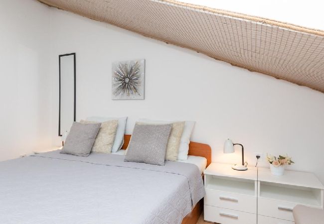 Ferienwohnung in Supetar - Ferienwohnung in Supetar mit Terrasse, Klimaanlage, W-LAN (3553-4) Ferienwohnung in Supetar - Ferienwohnung in Supetar mit Terrasse, Klimaanlage, W-LAN (3553-4)