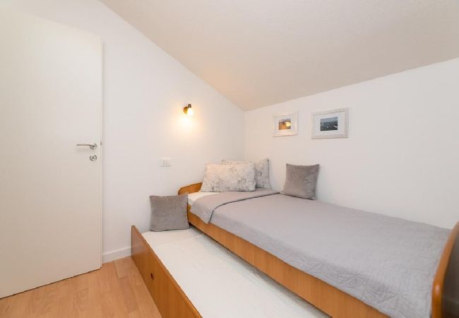 Ferienwohnung in Supetar - Ferienwohnung in Supetar mit Terrasse, Klimaanlage, W-LAN (3553-4) Ferienwohnung in Supetar - Ferienwohnung in Supetar mit Terrasse, Klimaanlage, W-LAN (3553-4)