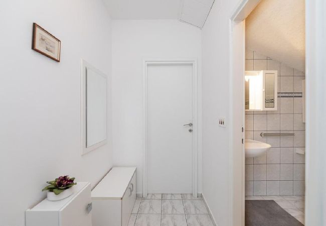 Ferienwohnung in Supetar - Ferienwohnung in Supetar mit Terrasse, Klimaanlage, W-LAN (3553-4) Ferienwohnung in Supetar - Ferienwohnung in Supetar mit Terrasse, Klimaanlage, W-LAN (3553-4)