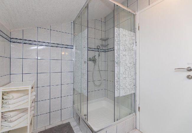 Ferienwohnung in Supetar - Ferienwohnung in Supetar mit Terrasse, Klimaanlage, W-LAN (3553-4) Ferienwohnung in Supetar - Ferienwohnung in Supetar mit Terrasse, Klimaanlage, W-LAN (3553-4)