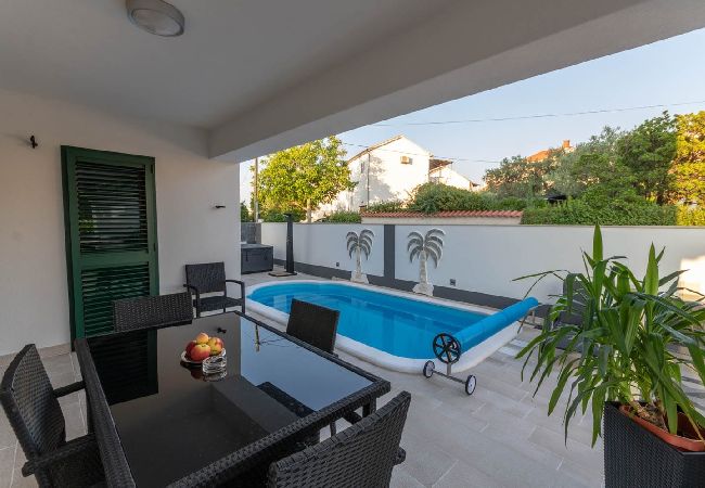 Ferienwohnung in Supetar - Ferienwohnung in Supetar mit Terrasse, Klimaanlage, W-LAN (3553-4) Ferienwohnung in Supetar - Ferienwohnung in Supetar mit Terrasse, Klimaanlage, W-LAN (3553-4)