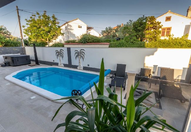 Ferienwohnung in Supetar - Ferienwohnung in Supetar mit Terrasse, Klimaanlage, W-LAN (3553-4) Ferienwohnung in Supetar - Ferienwohnung in Supetar mit Terrasse, Klimaanlage, W-LAN (3553-4)