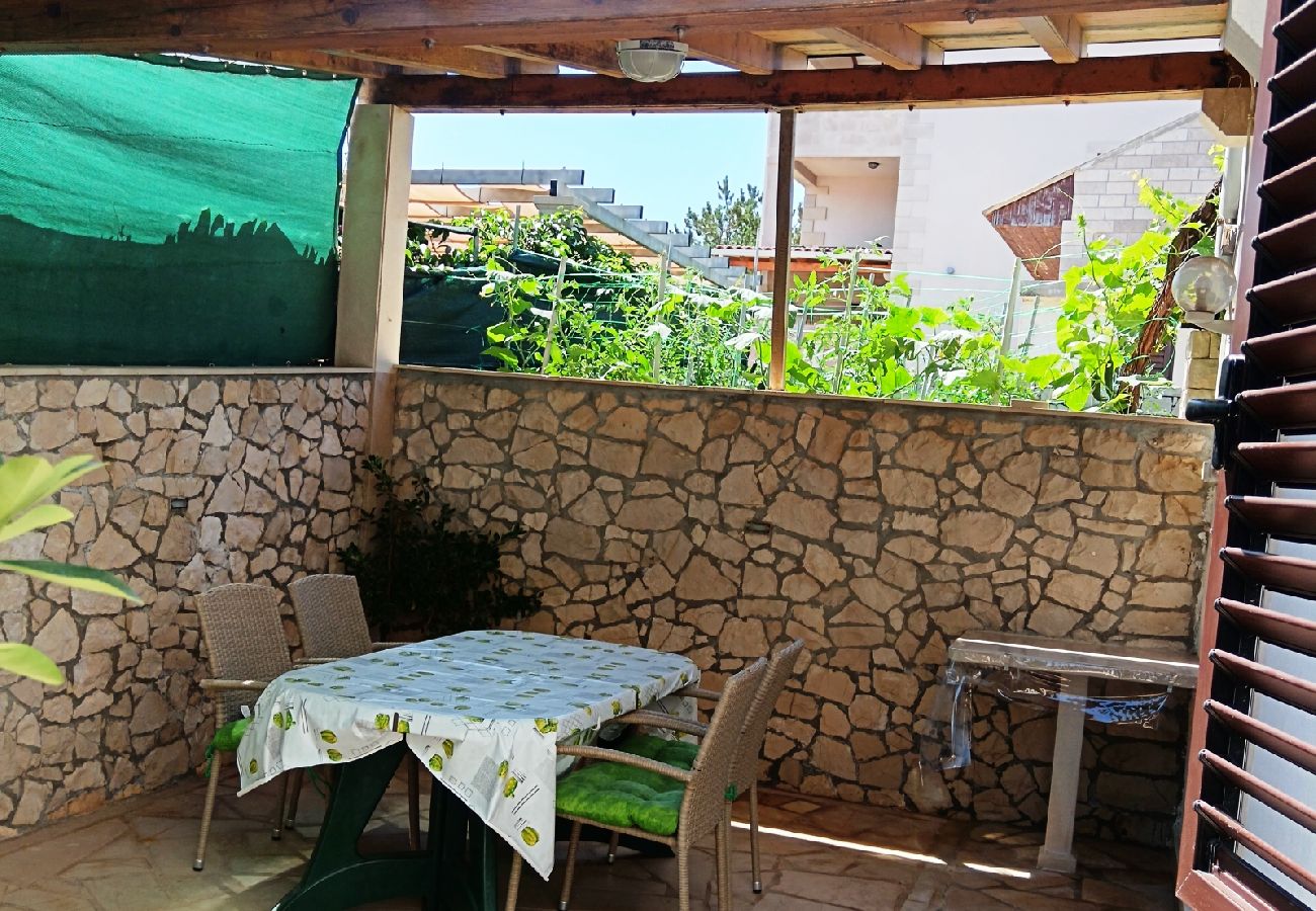 Ferienwohnung in Povlja - Ferienwohnung in Povlja mit Terrasse, Klimaanlage, W-LAN (4991-1)