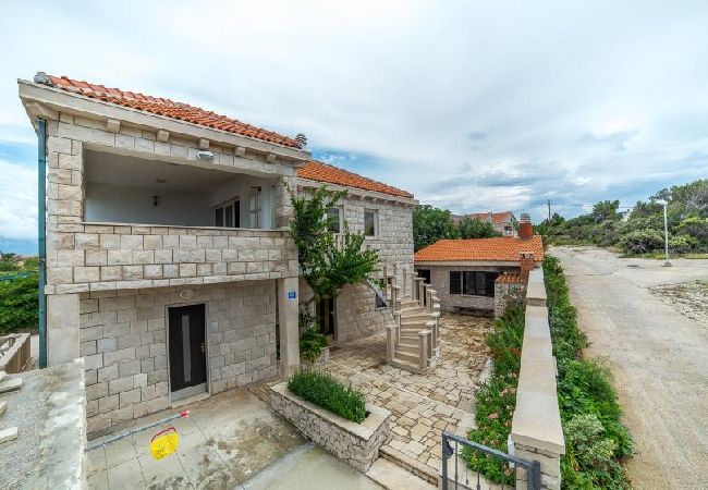 Ferienwohnung in Povlja - Ferienwohnung in Povlja mit Meerblick, Terrasse, Klimaanlage, W-LAN (4991-2) Ferienwohnung in Povlja - Ferienwohnung in Povlja mit Meerblick, Terrasse, Klimaanlage, W-LAN (4991-2)