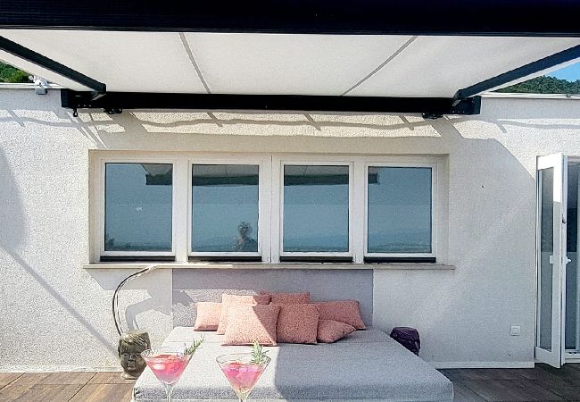 Ferienhaus in Split - Ferienhaus in Split mit Meerblick, Terrasse, Klimaanlage, W-LAN (4937-1) Ferienhaus in Split - Ferienhaus in Split mit Meerblick, Terrasse, Klimaanlage, W-LAN (4937-1)