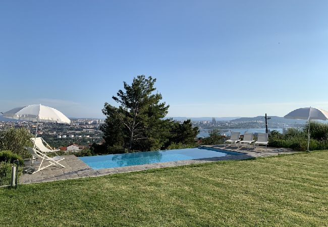 Ferienhaus in Split - Ferienhaus in Split mit Meerblick, Terrasse, Klimaanlage, W-LAN (4937-1) Ferienhaus in Split - Ferienhaus in Split mit Meerblick, Terrasse, Klimaanlage, W-LAN (4937-1)