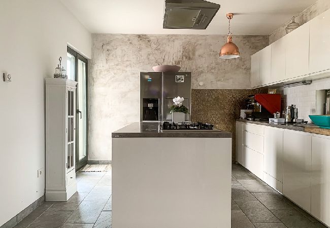 Ferienhaus in Split - Ferienhaus in Split mit Meerblick, Terrasse, Klimaanlage, W-LAN (4937-1) Ferienhaus in Split - Ferienhaus in Split mit Meerblick, Terrasse, Klimaanlage, W-LAN (4937-1)