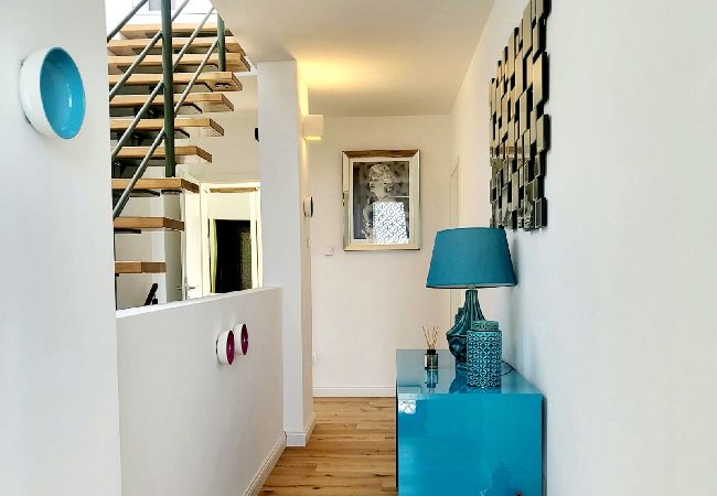 Ferienhaus in Split - Ferienhaus in Split mit Meerblick, Terrasse, Klimaanlage, W-LAN (4937-1) Ferienhaus in Split - Ferienhaus in Split mit Meerblick, Terrasse, Klimaanlage, W-LAN (4937-1)