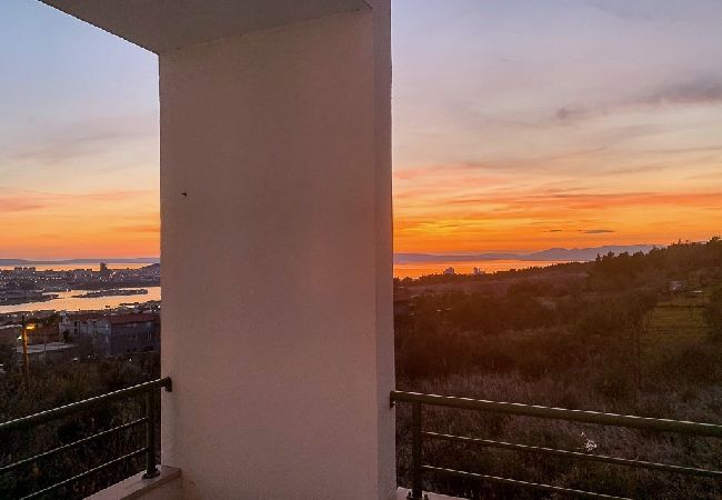 Ferienhaus in Split - Ferienhaus in Split mit Meerblick, Terrasse, Klimaanlage, W-LAN (4937-1) Ferienhaus in Split - Ferienhaus in Split mit Meerblick, Terrasse, Klimaanlage, W-LAN (4937-1)